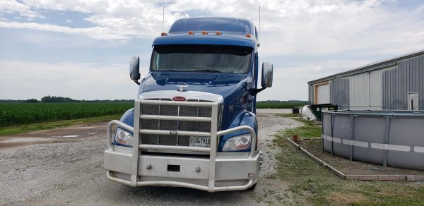 2012 Peterbilt 587 - Image 2