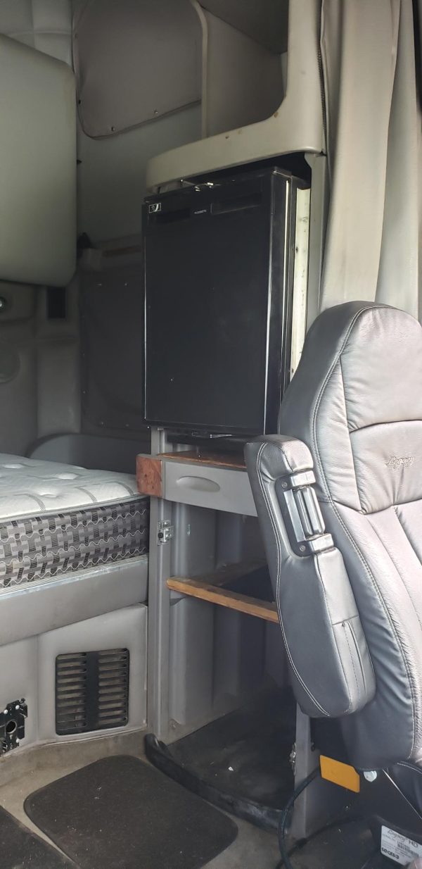 2012 Peterbilt 587 - Image 13