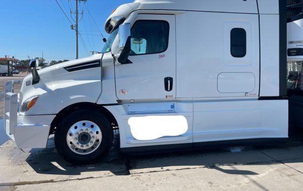 2021 Freightliner Cascadia 125 - Image 3