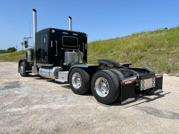 2011 Peterbilt 389 - Image 3