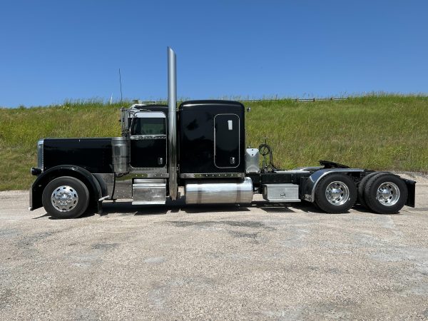 2011 Peterbilt 389 - Image 4