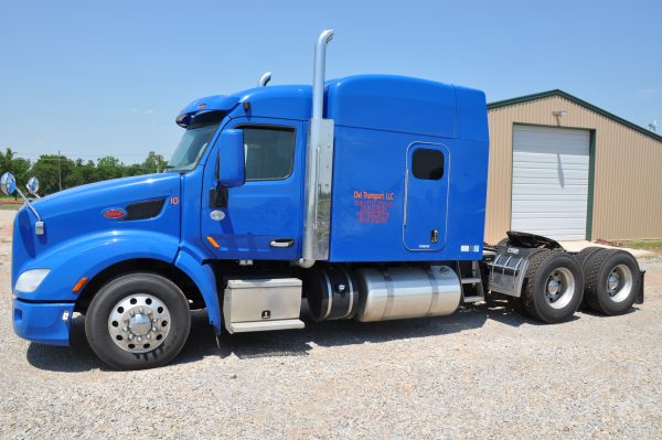 2016 Peterbilt 579 - Image 2
