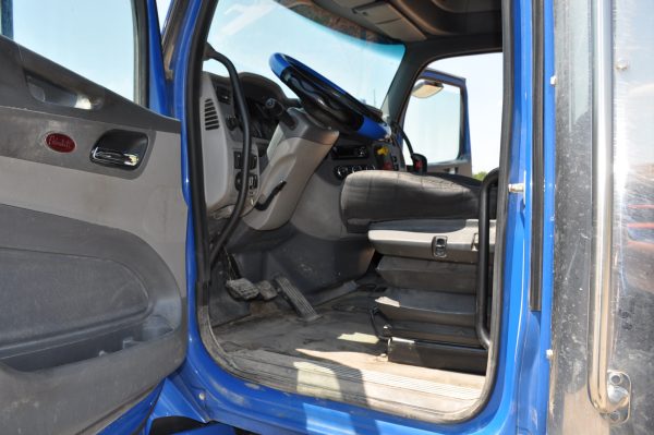 2016 Peterbilt 579 - Image 11