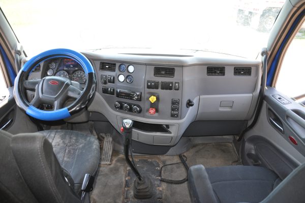 2016 Peterbilt 579 - Image 14