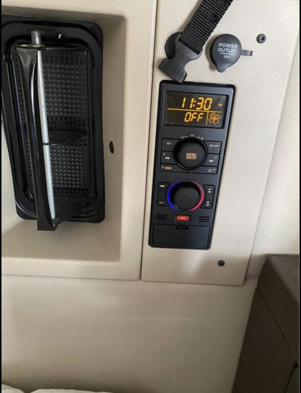 2015 Volvo VNL64T630 - Image 14