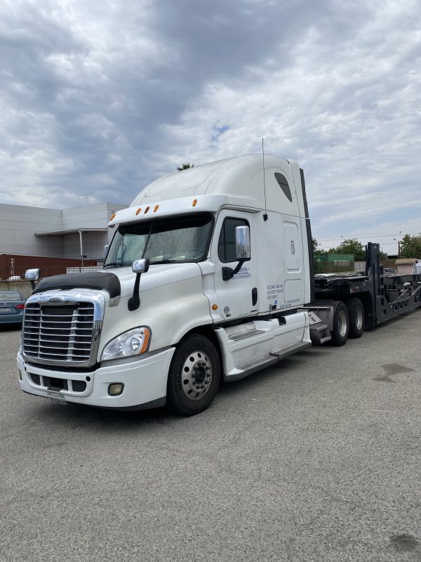 2011 Freightliner Cascadia & Cottrell 5308, 8 car trailer