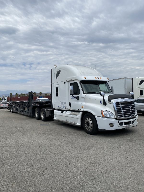 2011 Freightliner Cascadia & Cottrell 5308, 8 car trailer - Image 4