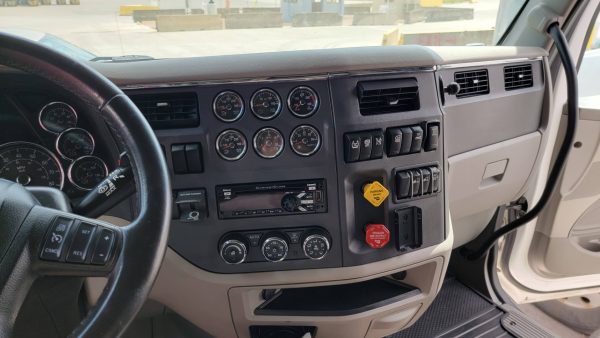2020 Peterbilt 579 - Image 5