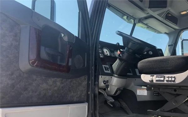 2017 FREIGHTLINER 122SD - Image 12