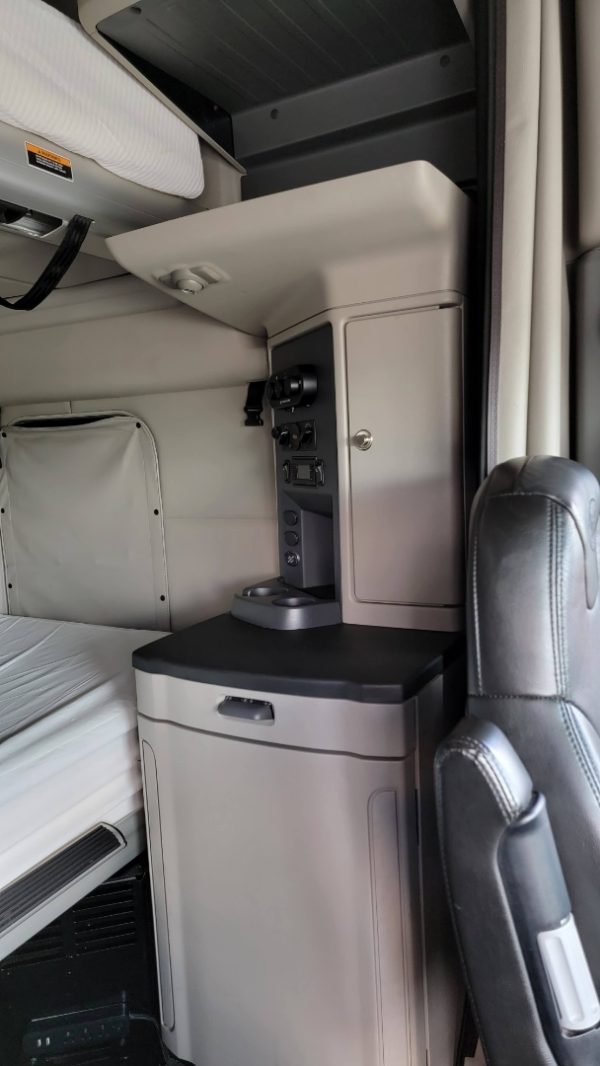 2020 Peterbilt 579 - Image 13