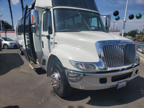 2008 International Durastar Passenger Bus - Image 2