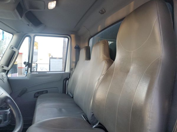 2019 international Durastar 4300 - Image 7