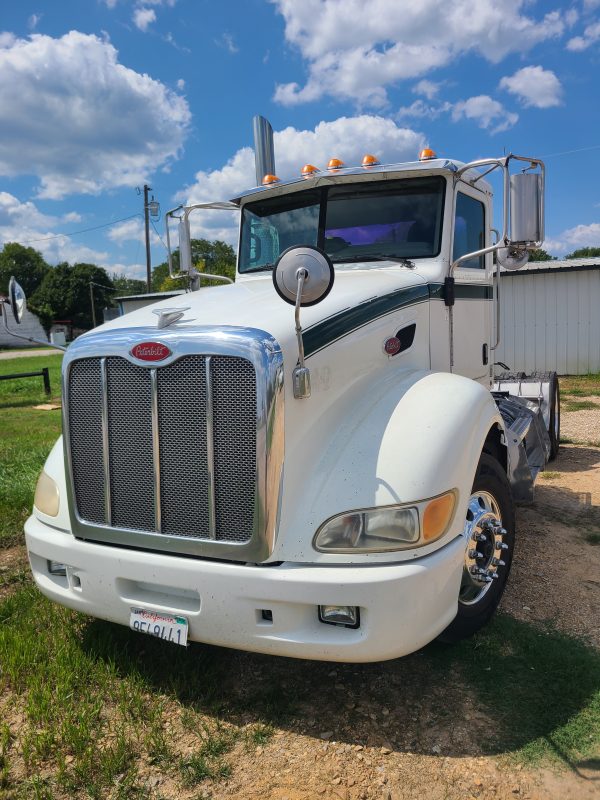 2008 Peterbilt 386 - Image 2