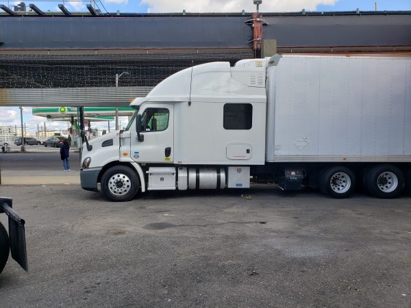2014 Freightliner Cascadia 113 - Image 2