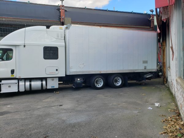 2014 Freightliner Cascadia 113 - Image 3