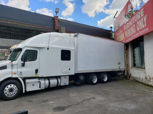 2014 Freightliner Cascadia 113 - Image 4
