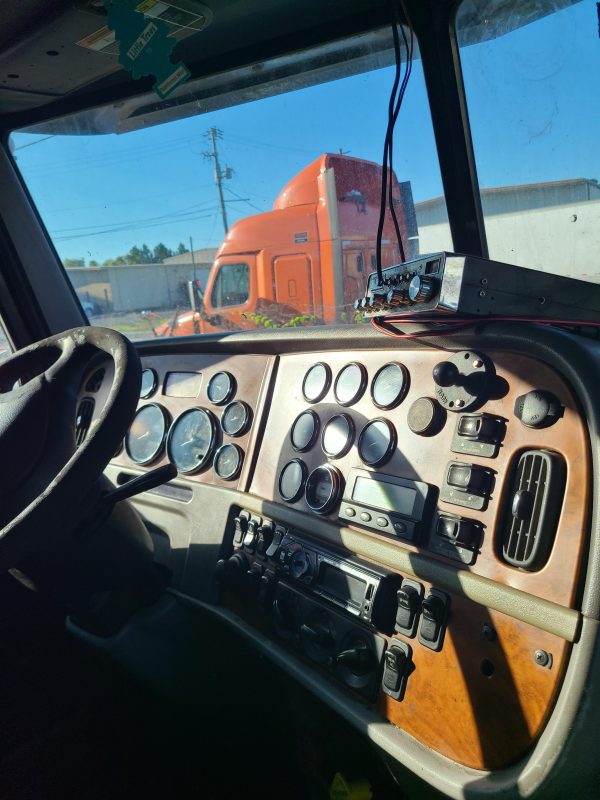 2008 Peterbilt 386 - Image 9