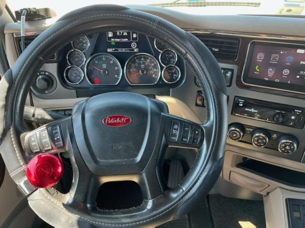 2018 Peterbilt 579 - Image 9