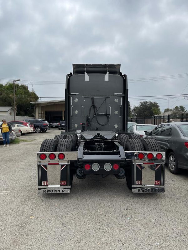 2009 Kenworth W900L - Image 8