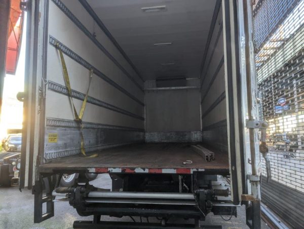 2014 Freightliner Cascadia 113 - Image 19