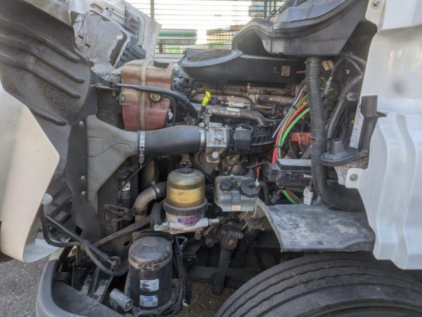 2014 Freightliner Cascadia 113 - Image 26
