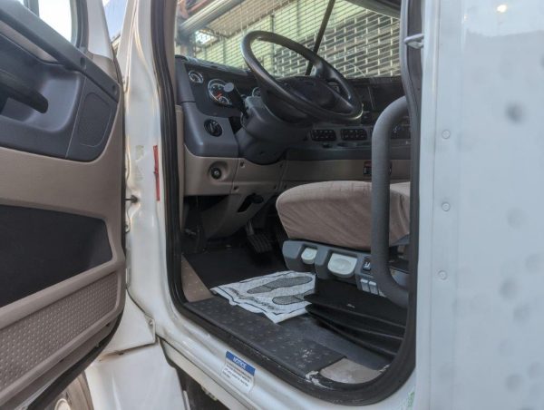 2014 Freightliner Cascadia 113 - Image 29
