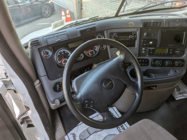 2014 Freightliner Cascadia 113 - Image 31