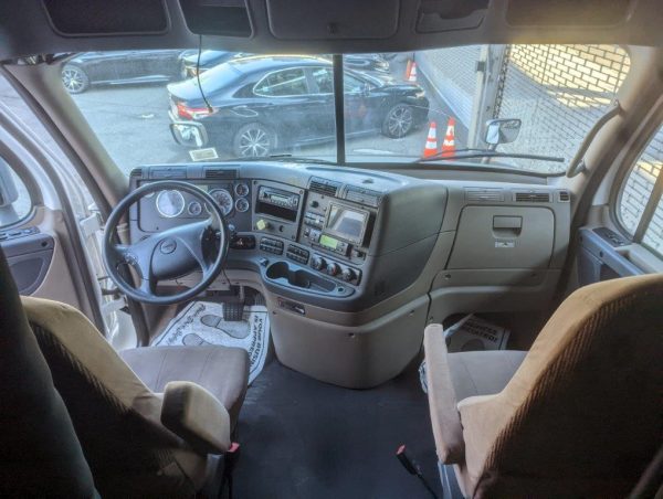 2014 Freightliner Cascadia 113 - Image 41