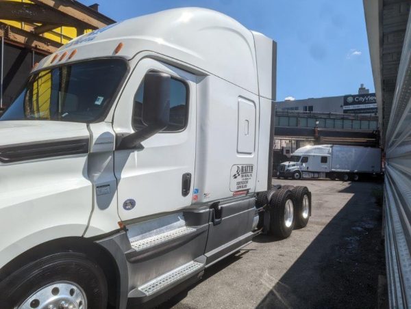 2018 Freightliner Cascadia - Image 3