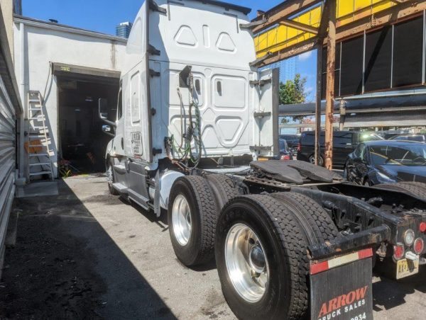 2018 Freightliner Cascadia - Image 4