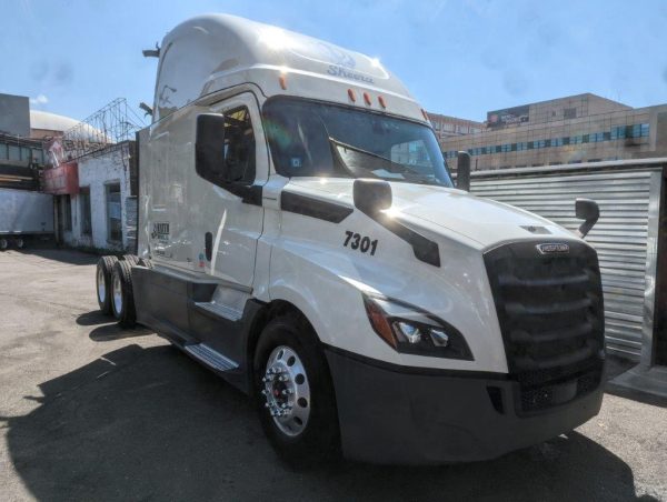 2018 Freightliner Cascadia - Image 8