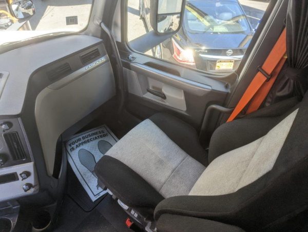 2018 Freightliner Cascadia - Image 26