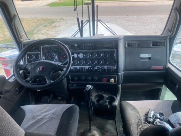 2014 Kenworth W900L - Image 11