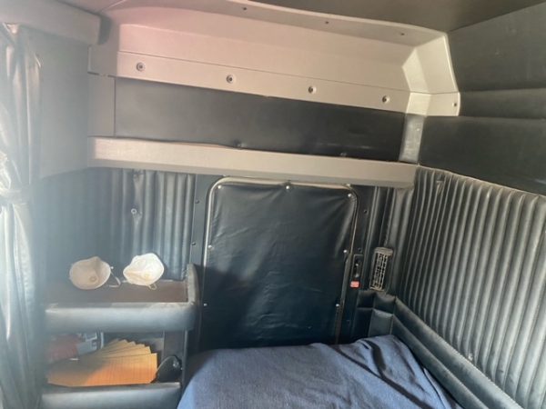 2014 Kenworth W900L - Image 13