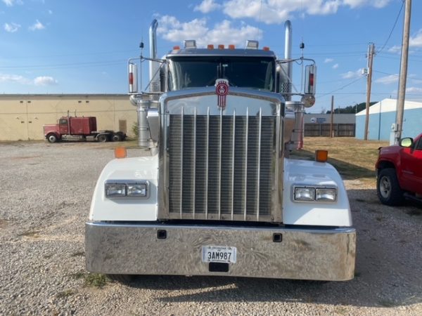 2014 Kenworth W900L - Image 3