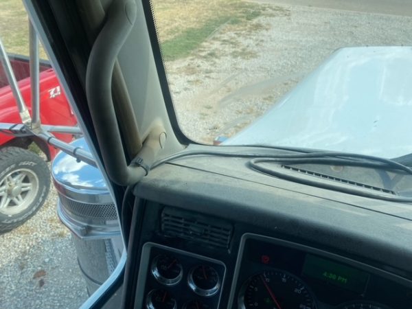 2014 Kenworth W900L - Image 7