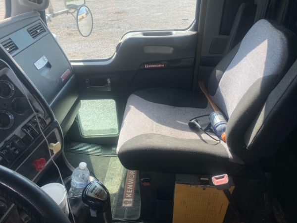 2014 Kenworth W900L - Image 10