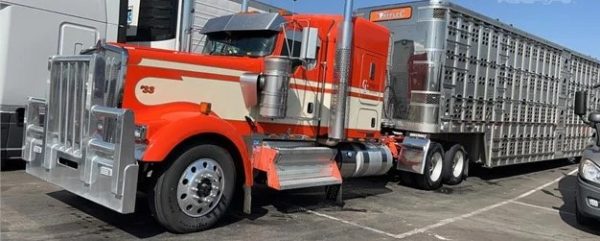 2012 Kenworth W900L - Image 2
