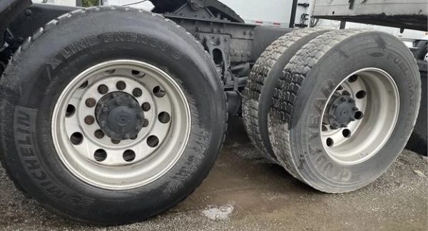 2019 Kenworth T680 - Image 11