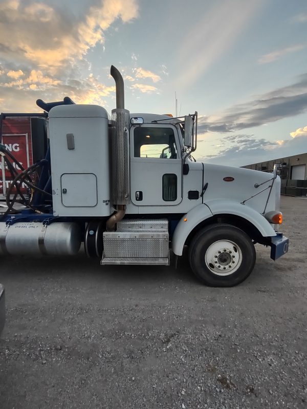 2012 Peterbilt 365 - Image 3