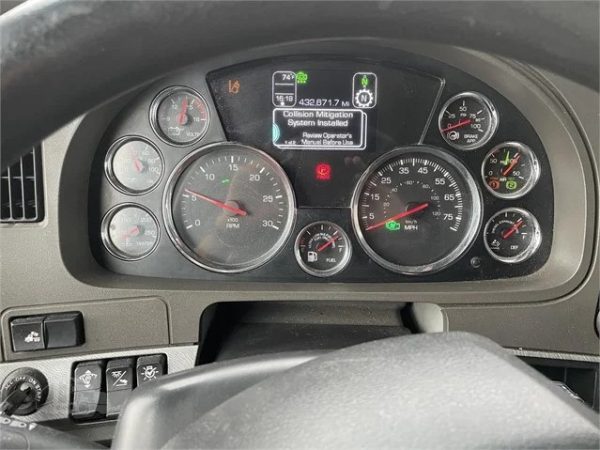 2019 Kenworth T680 - Image 17