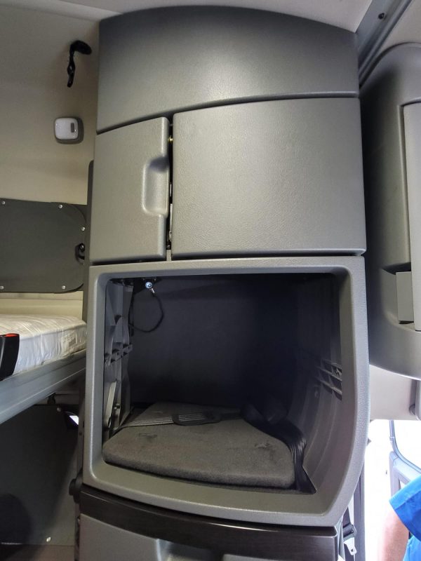 2019 Volvo VNL860 - Image 18