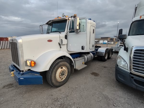 2012 Peterbilt 365 - Image 2
