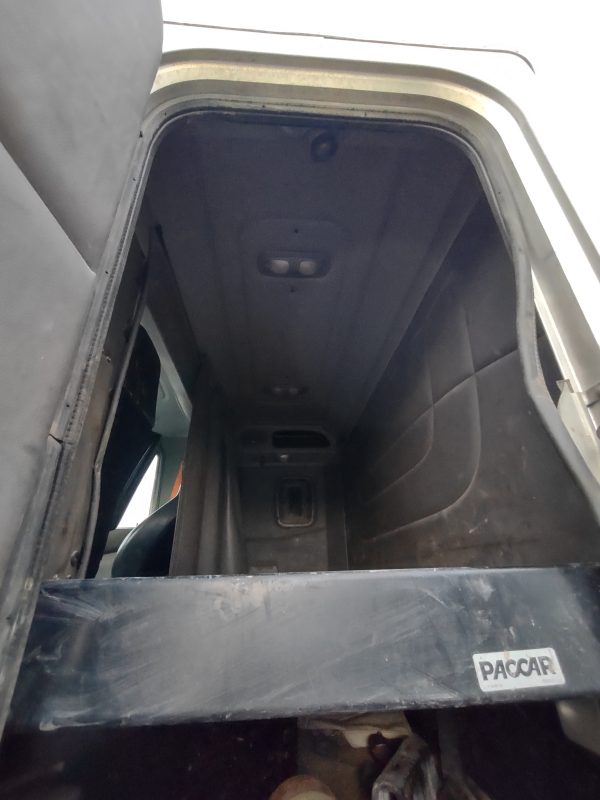 2012 Peterbilt 365 - Image 19