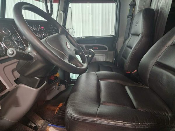 2018 Peterbilt 389 - Image 19