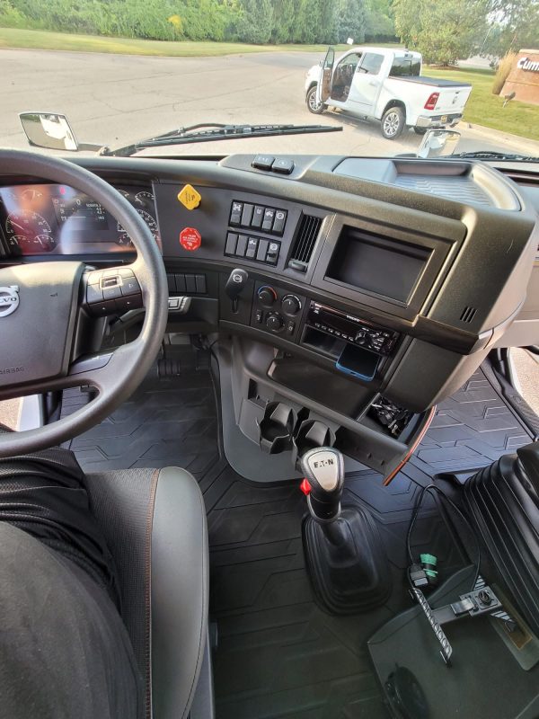 2019 Volvo VNL860 - Image 7