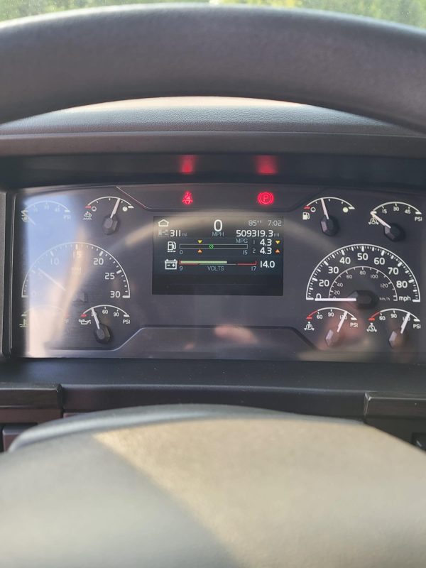 2019 Volvo VNL860 - Image 10