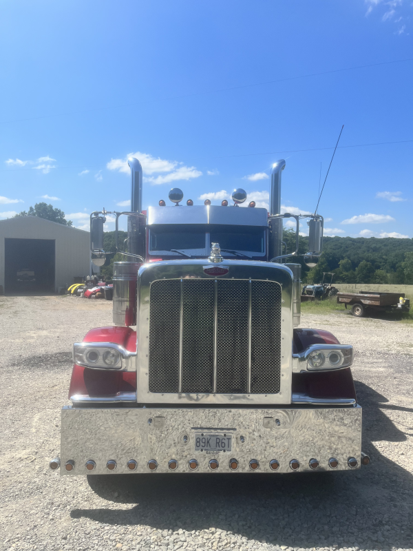 2018 Peterbilt 389 - Image 4