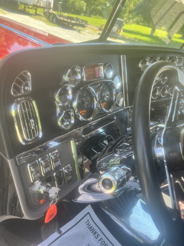 2018 Peterbilt 389 - Image 8