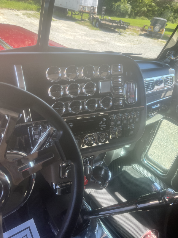 2018 Peterbilt 389 - Image 9